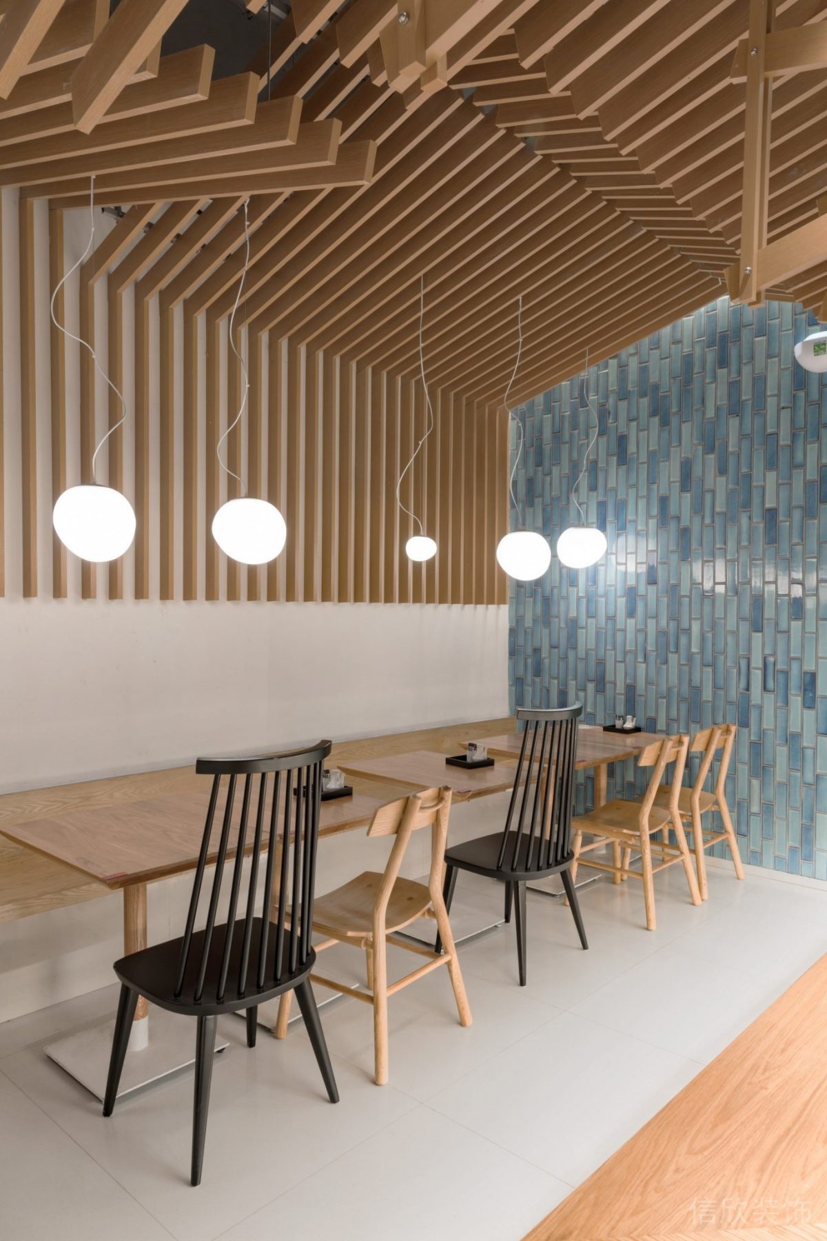 深圳羅湖區(qū)桂圓面館靠墻餐桌裝修設(shè)計