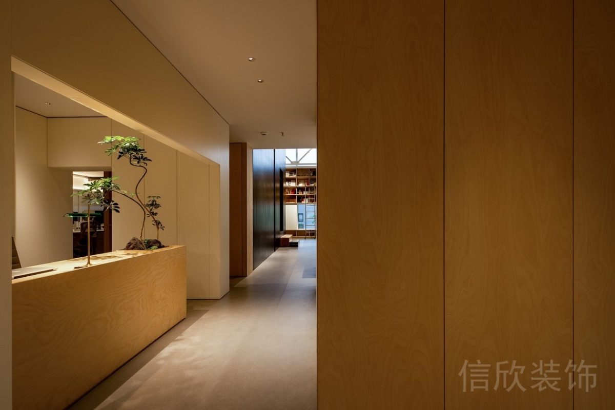 半開放式辦公室綠植造景過道設(shè)計