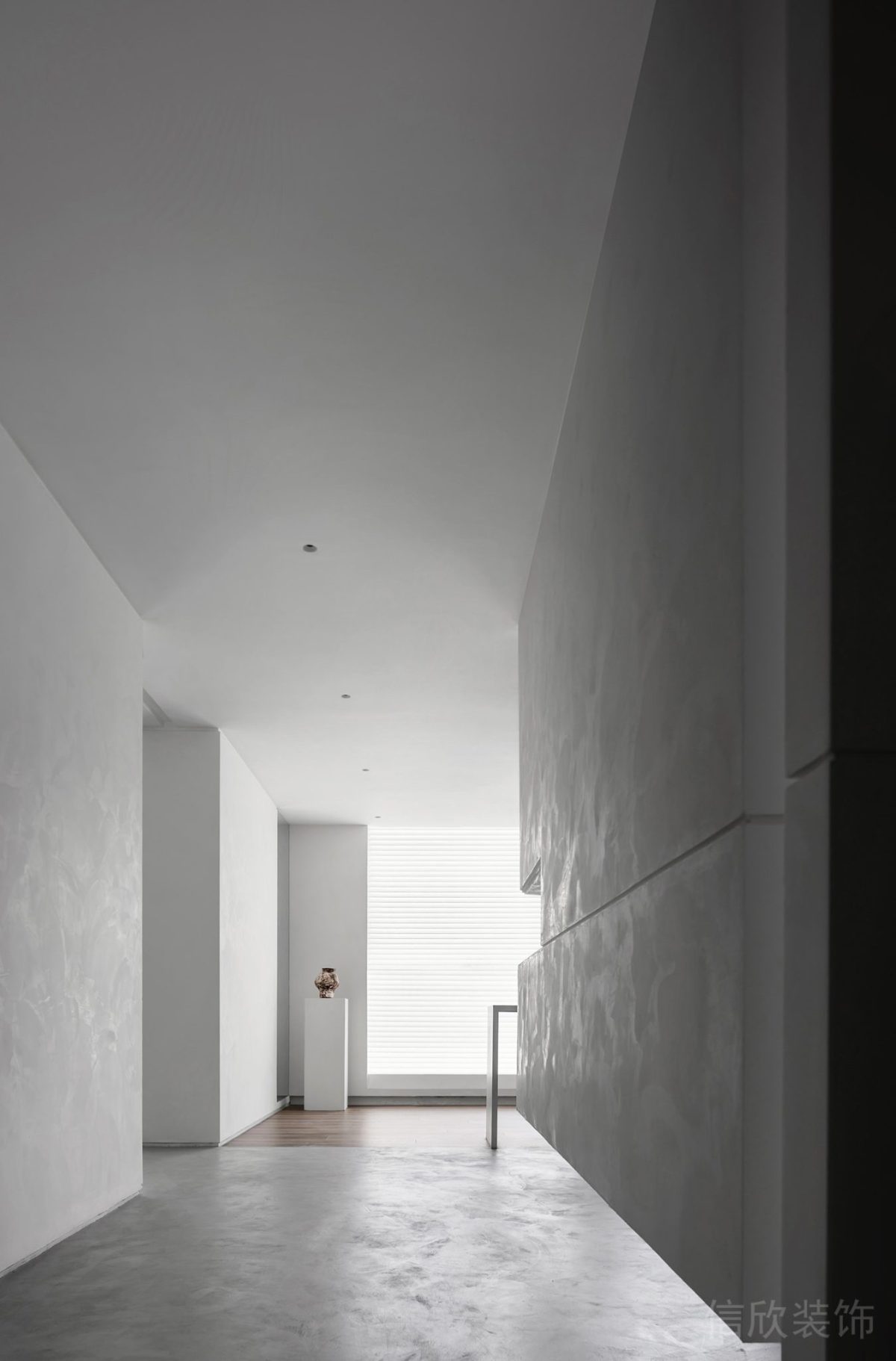 純白極簡(jiǎn)風(fēng)格辦公空間裝修過(guò)道設(shè)計(jì)