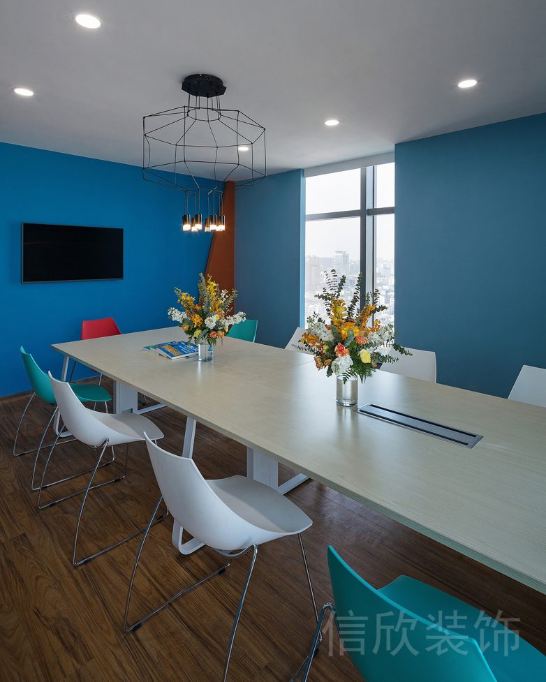 深圳市KB英語筍崗機構(gòu)興趣青少年培訓中心會議室多人討論裝修設(shè)計