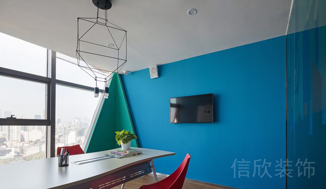 羅湖區(qū)KB青少年培訓中心紅藍綠多彩會議教室室演講多功能教室裝修設(shè)計