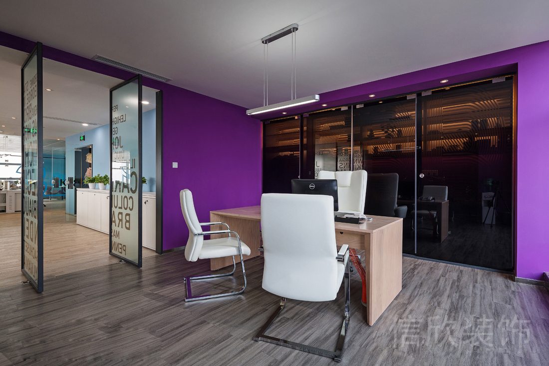 深圳筍崗寶能中心KB青少年培訓中心創(chuàng)意優(yōu)雅紫辦公室接待室高端裝修設(shè)計