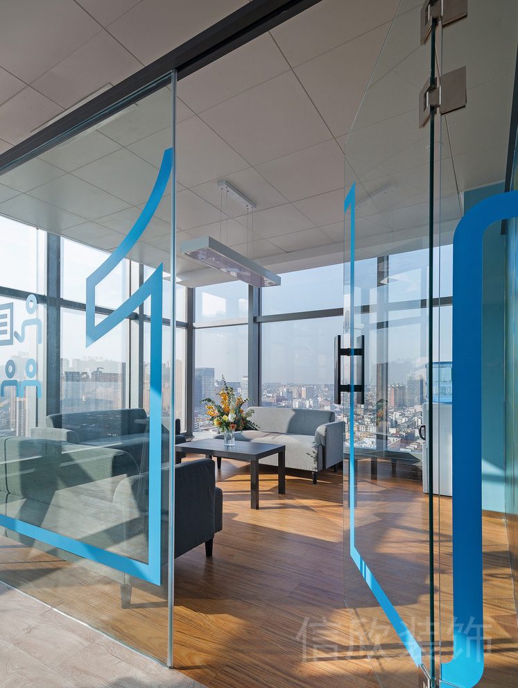 深圳市羅湖區(qū)筍崗寶能中心大廈工作室KB青少年培訓中心洽談落地玻璃透視觀景教室裝修設(shè)計
