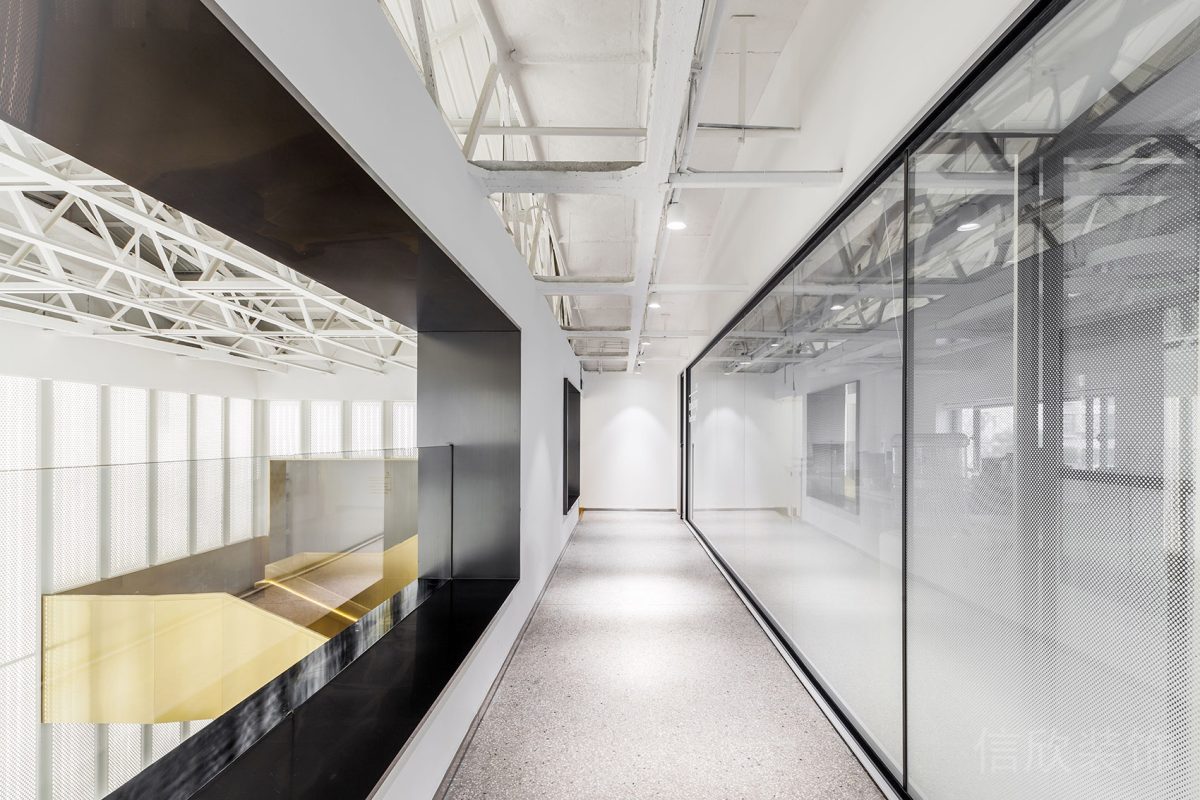 黑白色調(diào)簡約會議室無天花過道效果圖