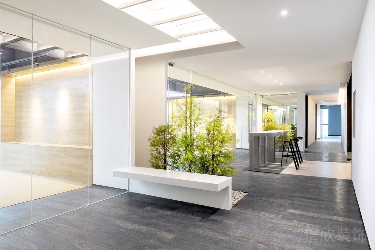 簡約自然系玻璃隔斷會議室過道區(qū)域設計