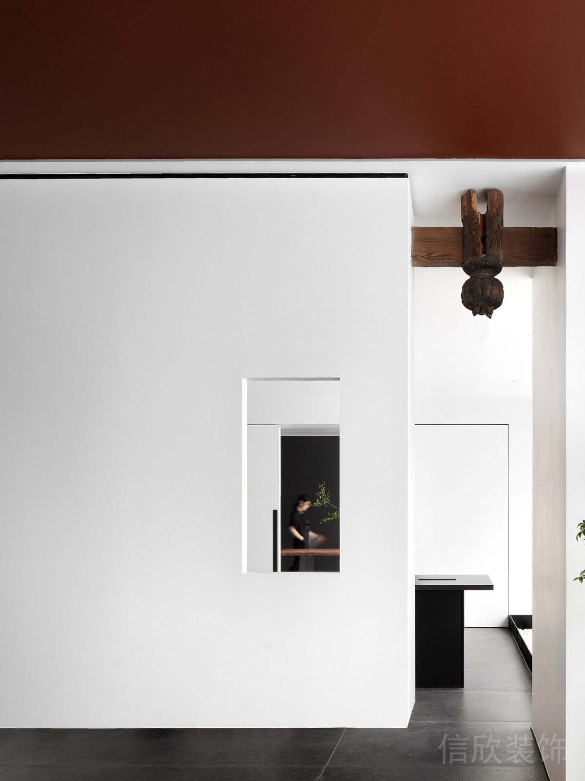 質(zhì)樸現(xiàn)代簡(jiǎn)約風(fēng)辦公空間隔墻過(guò)道裝修設(shè)計(jì)