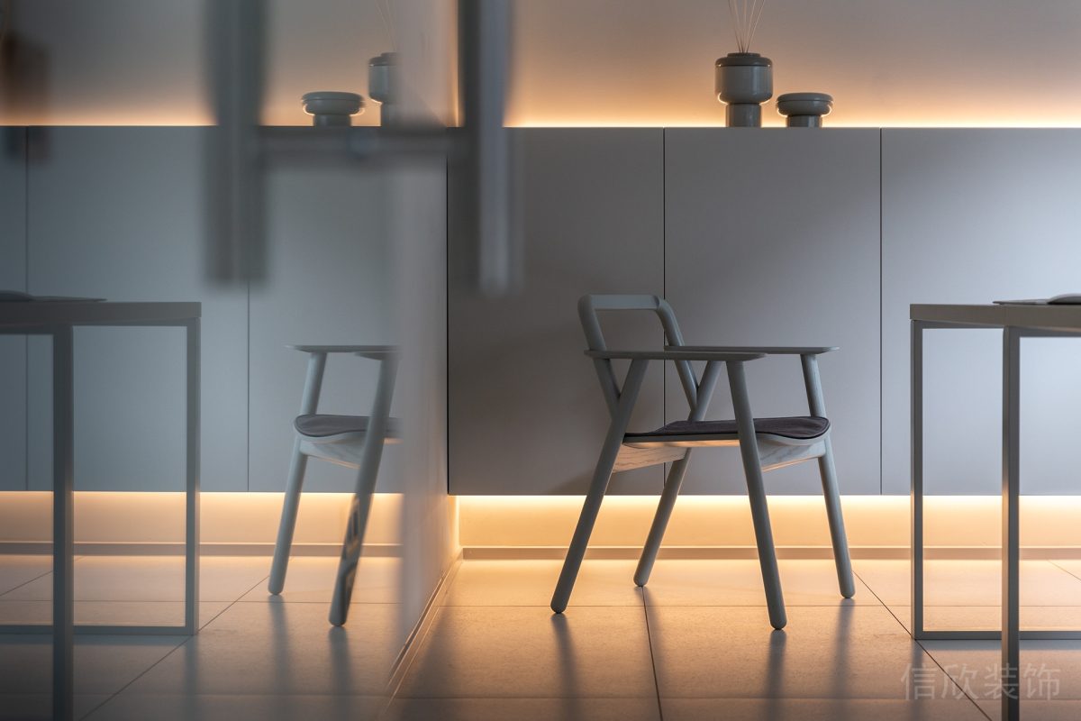 純白簡約風辦公空間柜體裝修設(shè)計