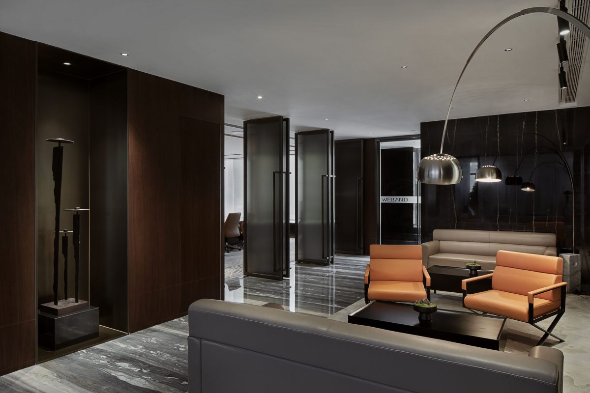 商務風辦公室洽談室設計效果圖真皮沙發(fā)