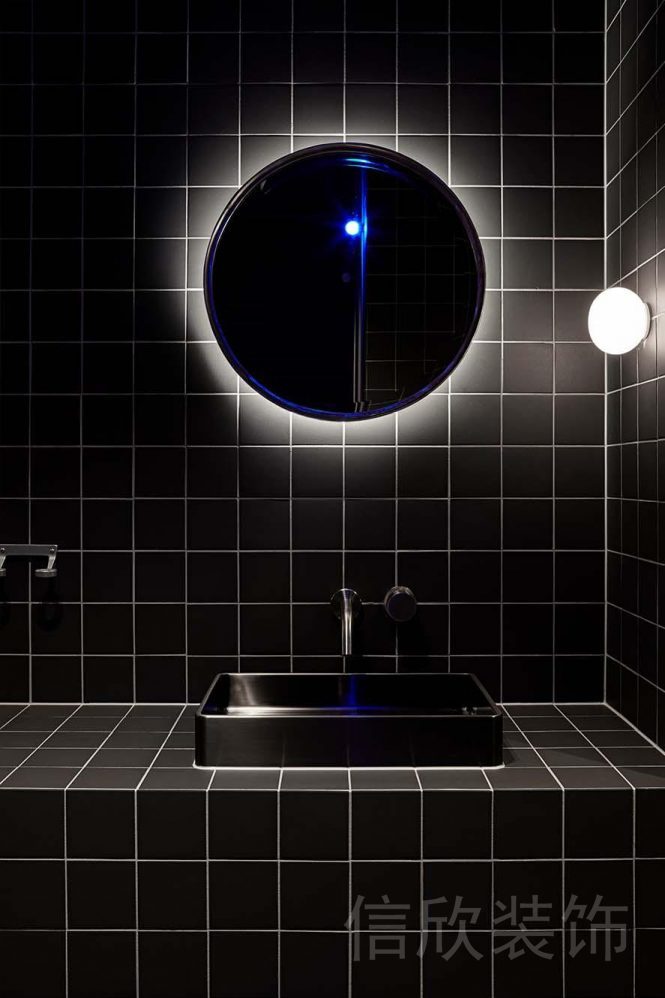 方形瓷磚暗色衛生間裝修設計健身房洗手臺