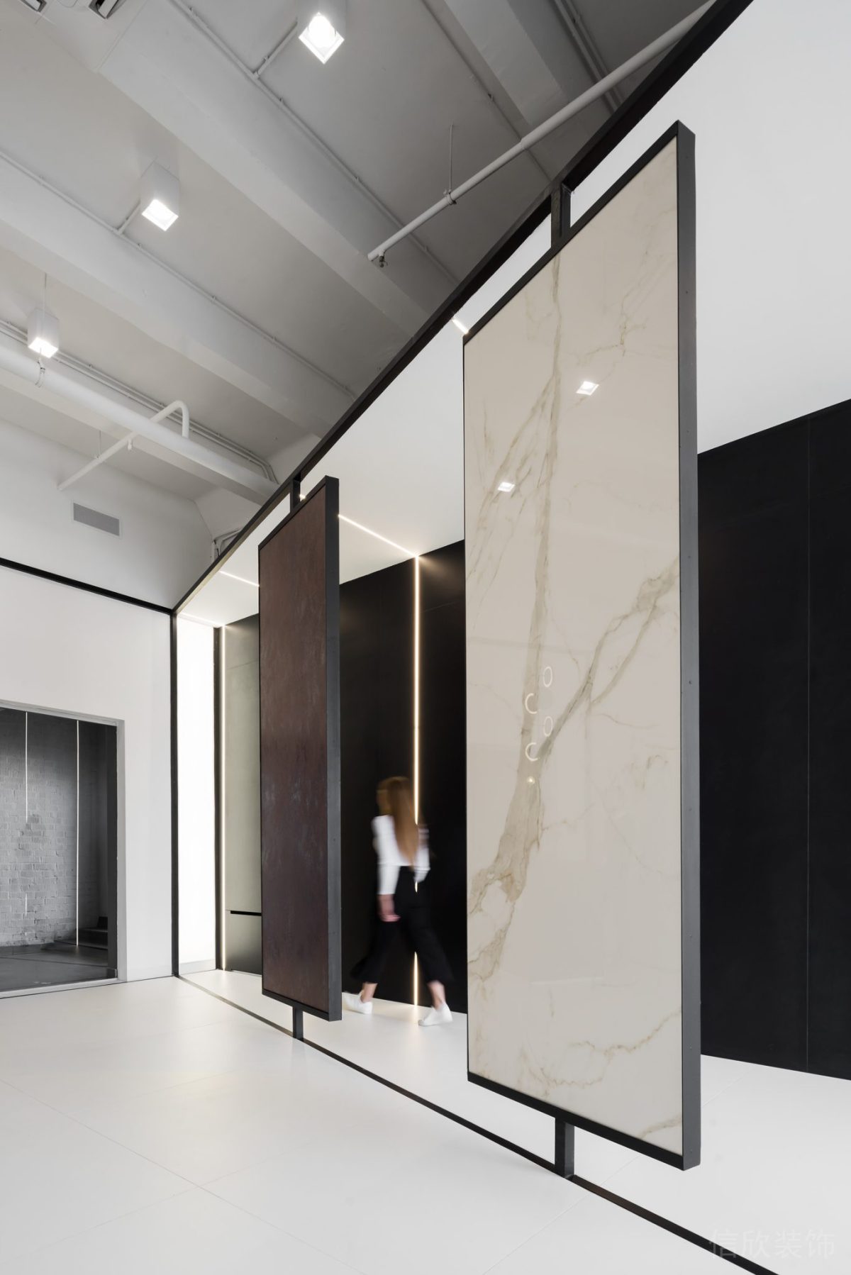 黑白灰簡約風(fēng)瓷磚展廳瓷磚隔斷裝修設(shè)計(jì)