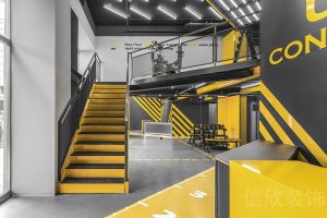 黃色黑色交叉設(shè)計(jì)鋁合金樓梯健身房裝修