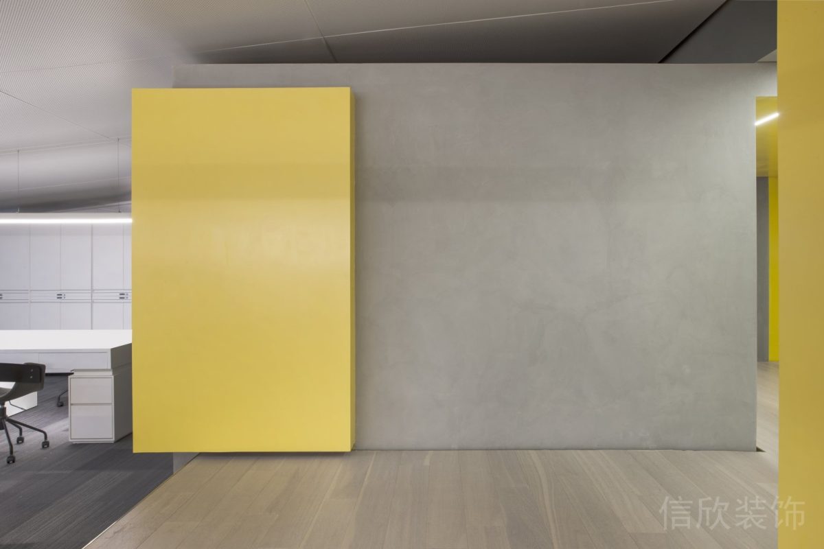 黃色木飾面辦公室墻體設(shè)計空間隔斷