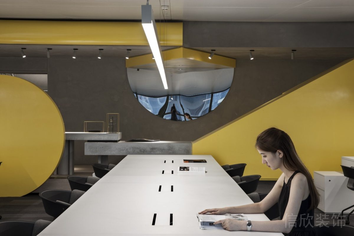 鏡面會議室員工開放區(qū)域裝修設(shè)計辦公室