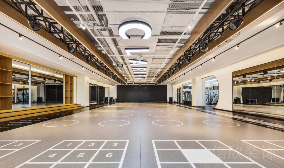 簡(jiǎn)約原木階梯座椅裝修瑜伽訓(xùn)練教室