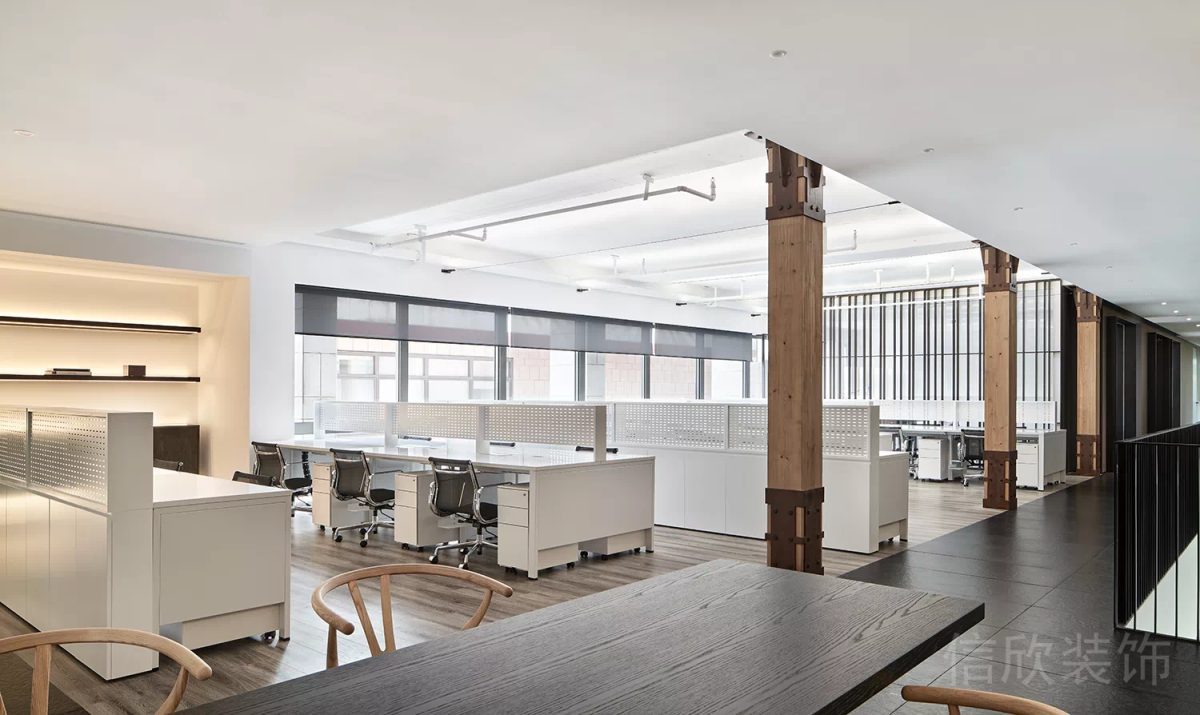 簡約原木支撐柱搭配原木地板裝修設計