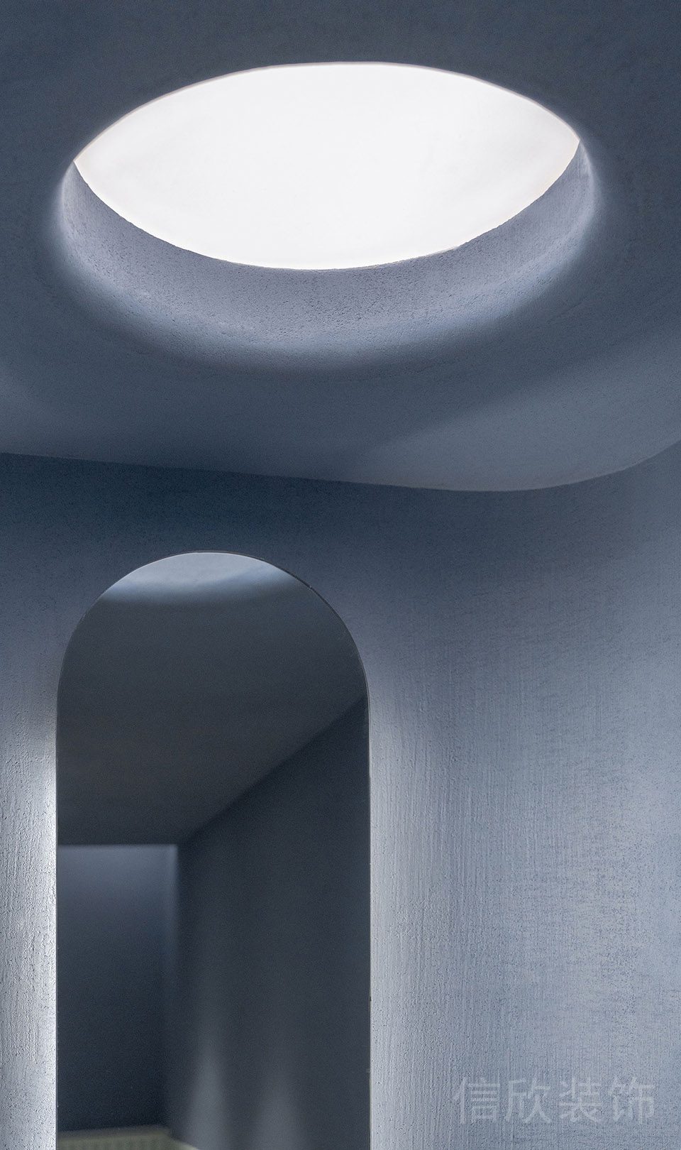 磨毛藍(lán)色墻體設(shè)計鏤空天井弧形創(chuàng)意瑜伽機(jī)構(gòu)設(shè)計圖