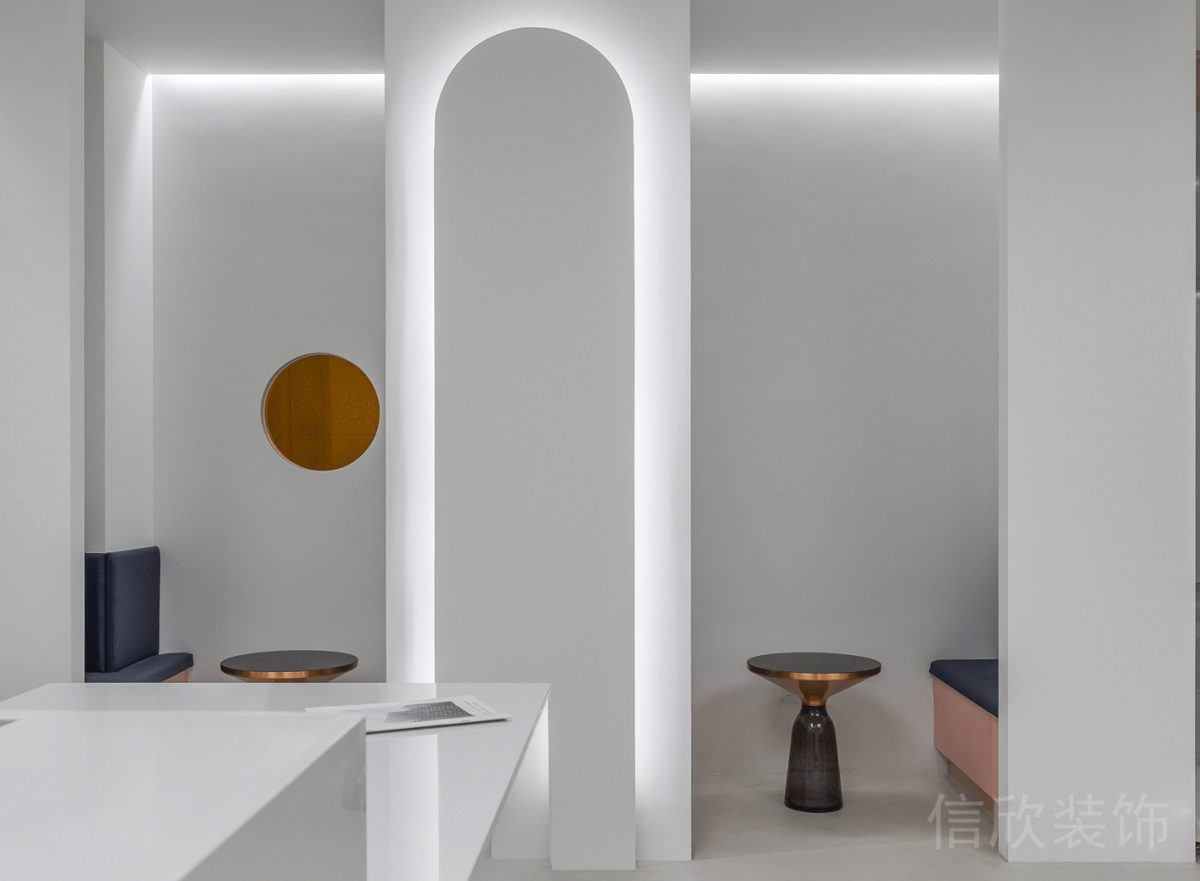 墻體設計led燈飾弧形休息區瑜伽機構沙發等待區