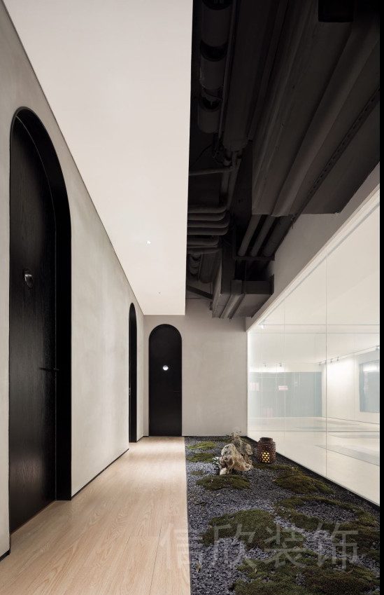 微景觀過道設(shè)計黑白簡約風(fēng)瑜伽機(jī)構(gòu)