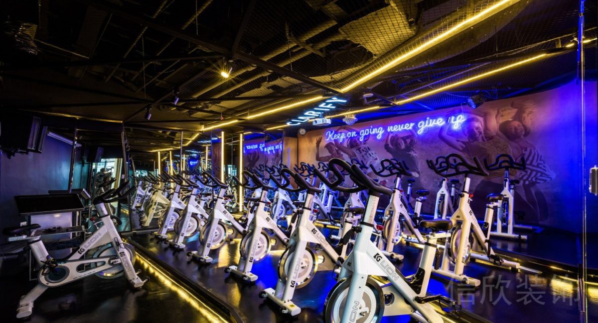 現(xiàn)代簡(jiǎn)約風(fēng)動(dòng)感單車(chē)健身房裝修設(shè)計(jì)科技led燈效果
