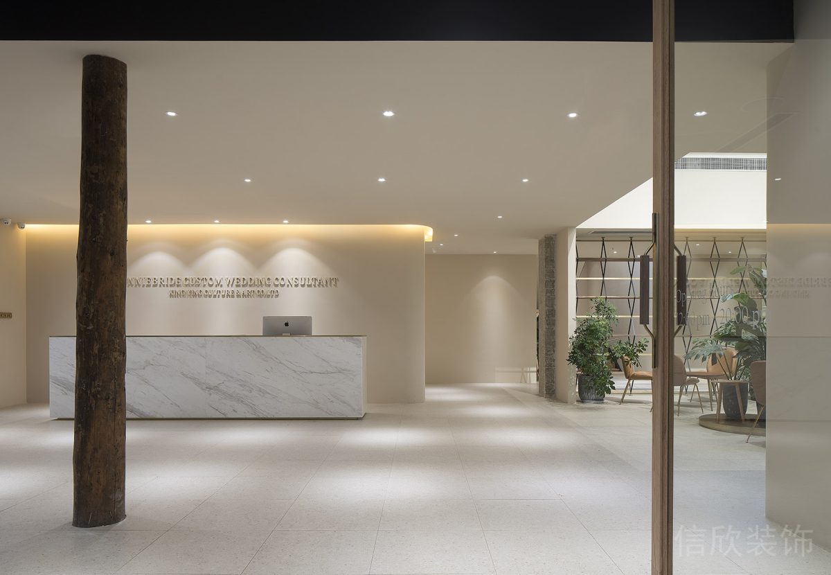 現(xiàn)代奶油風(fēng)樹(shù)木墻柱前臺(tái)區(qū)辦公室設(shè)計(jì)