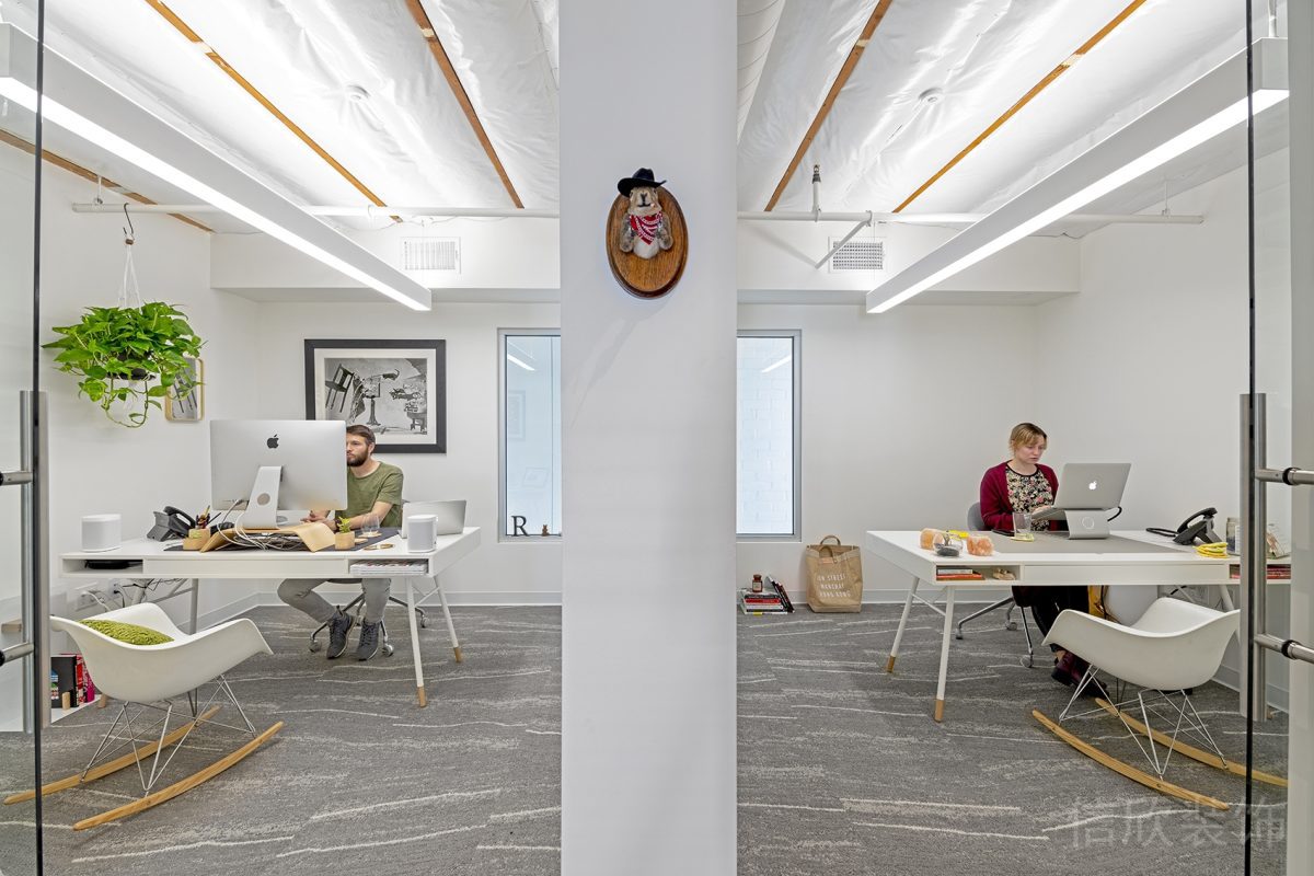 辦公室對稱式設計裝修工業(yè)風效果領導辦公空間裝修圖