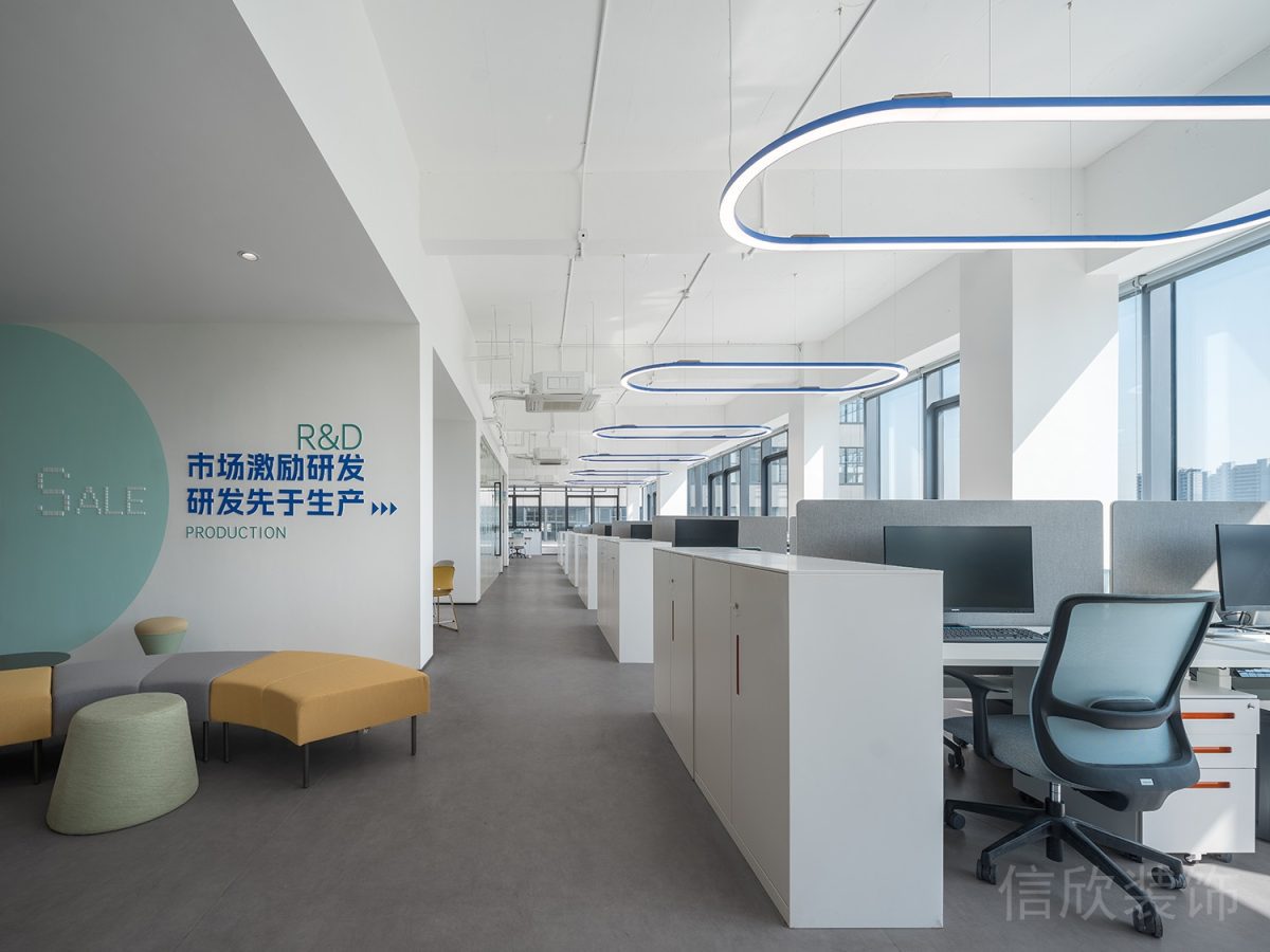 辦公室裝修設(shè)計(jì)弧線裝修直線式工位效果
