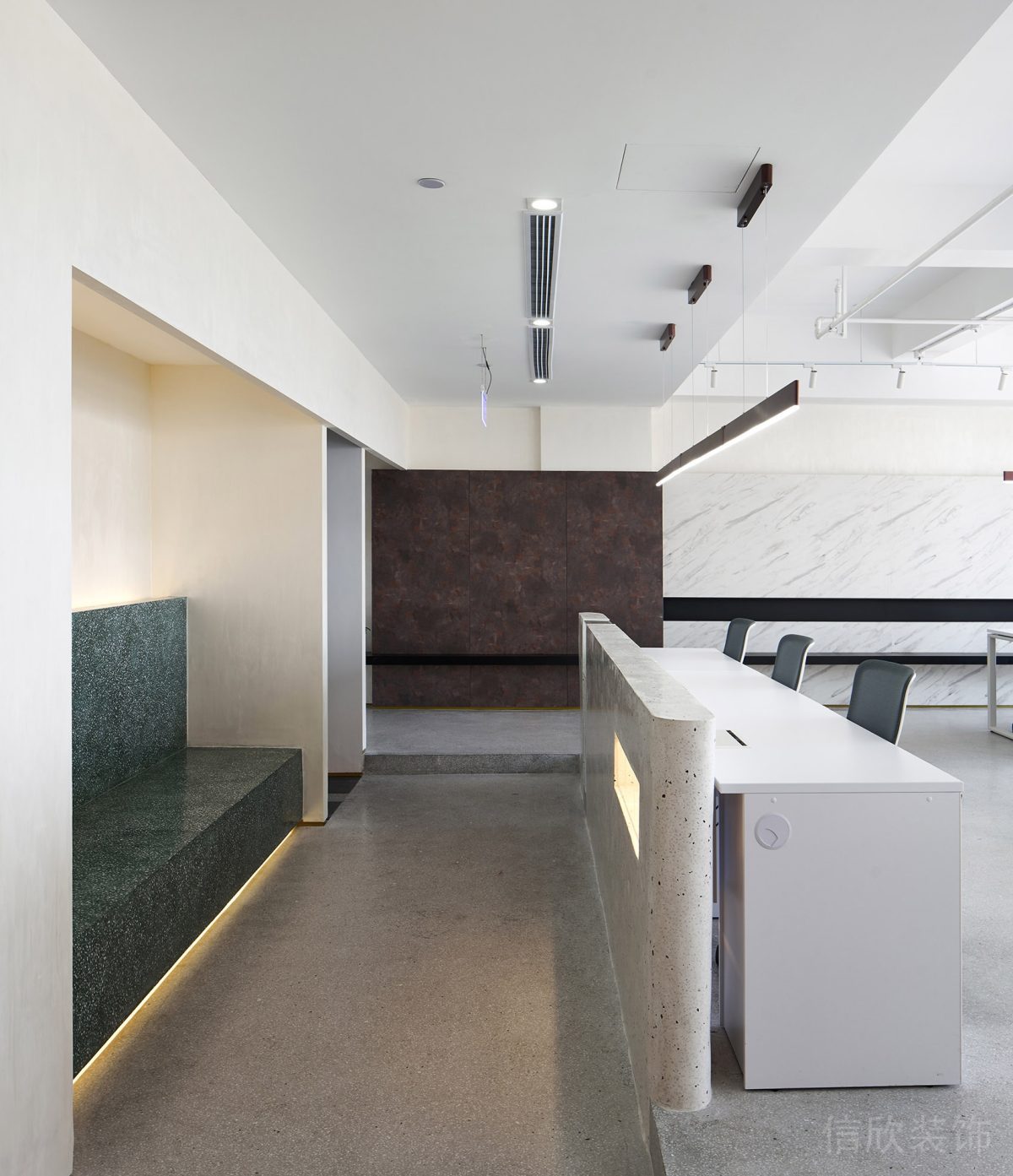 半墻石板材裝修辦公室設(shè)計水磨石走廊燈飾設(shè)計圖