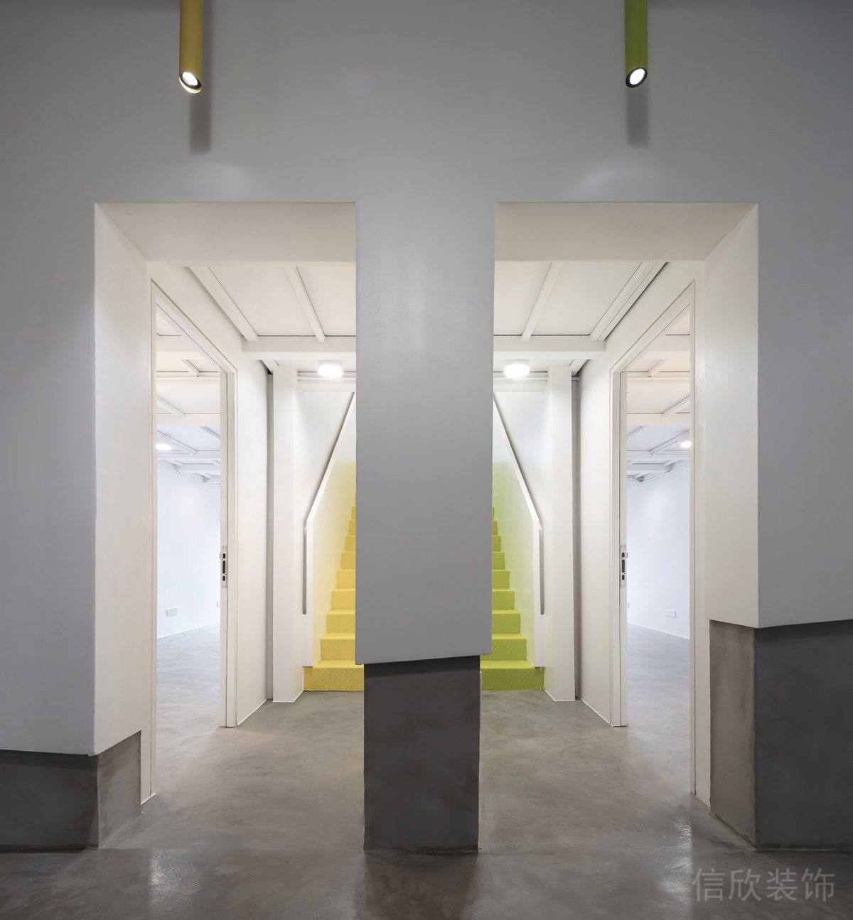 對稱式純白辦公室過道裝修半墻灰色設計圖