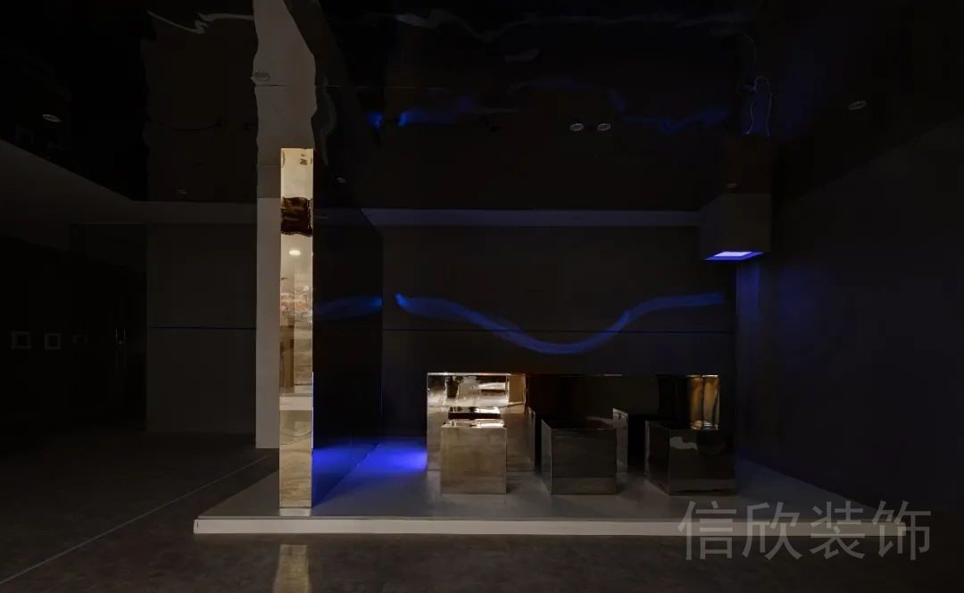 方形鋁合金椅子健身房休息區(qū)裝修圖