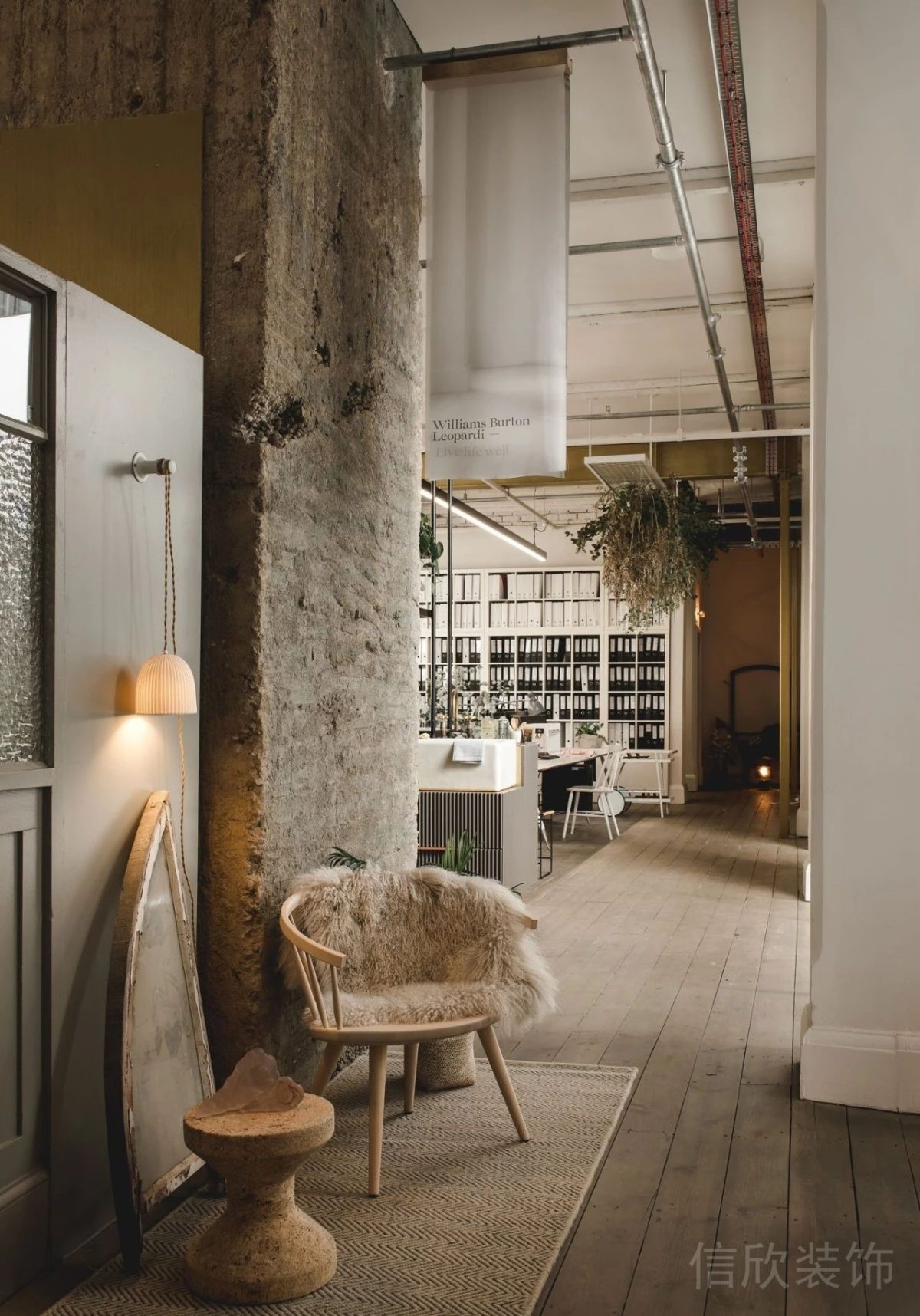 工業(yè)風(fēng)灰色調(diào)藝術(shù)感時(shí)尚工作室裝修設(shè)計(jì)走廊效果