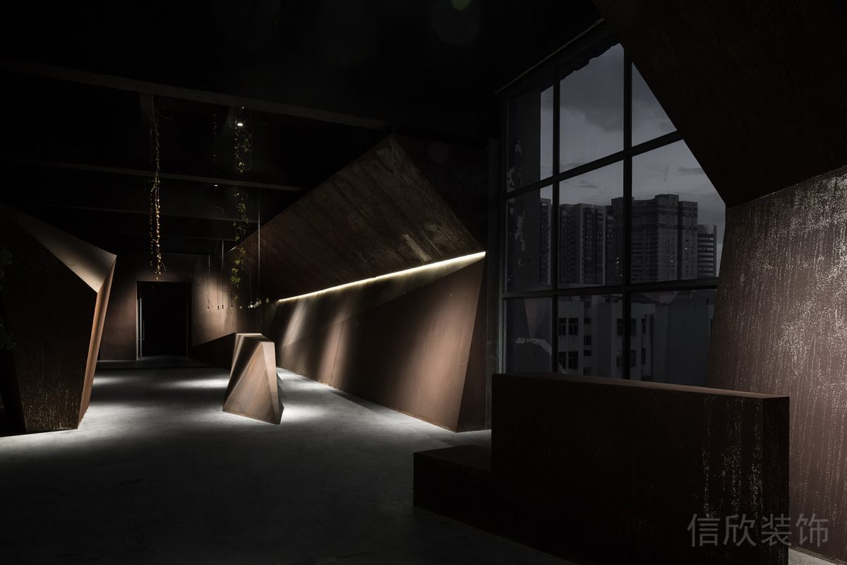 工業風菱形原木墻壁走廊辦公室裝修設計圖