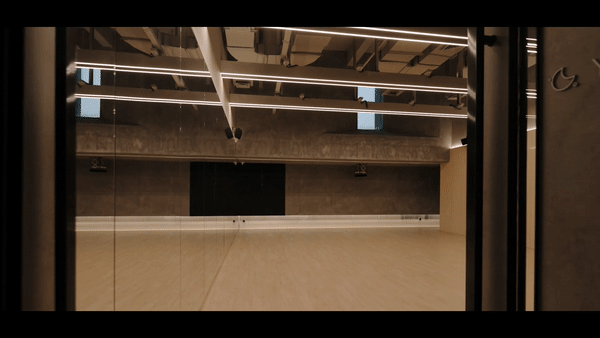 工業風天花板原木墻面地板瑜伽機構效果圖