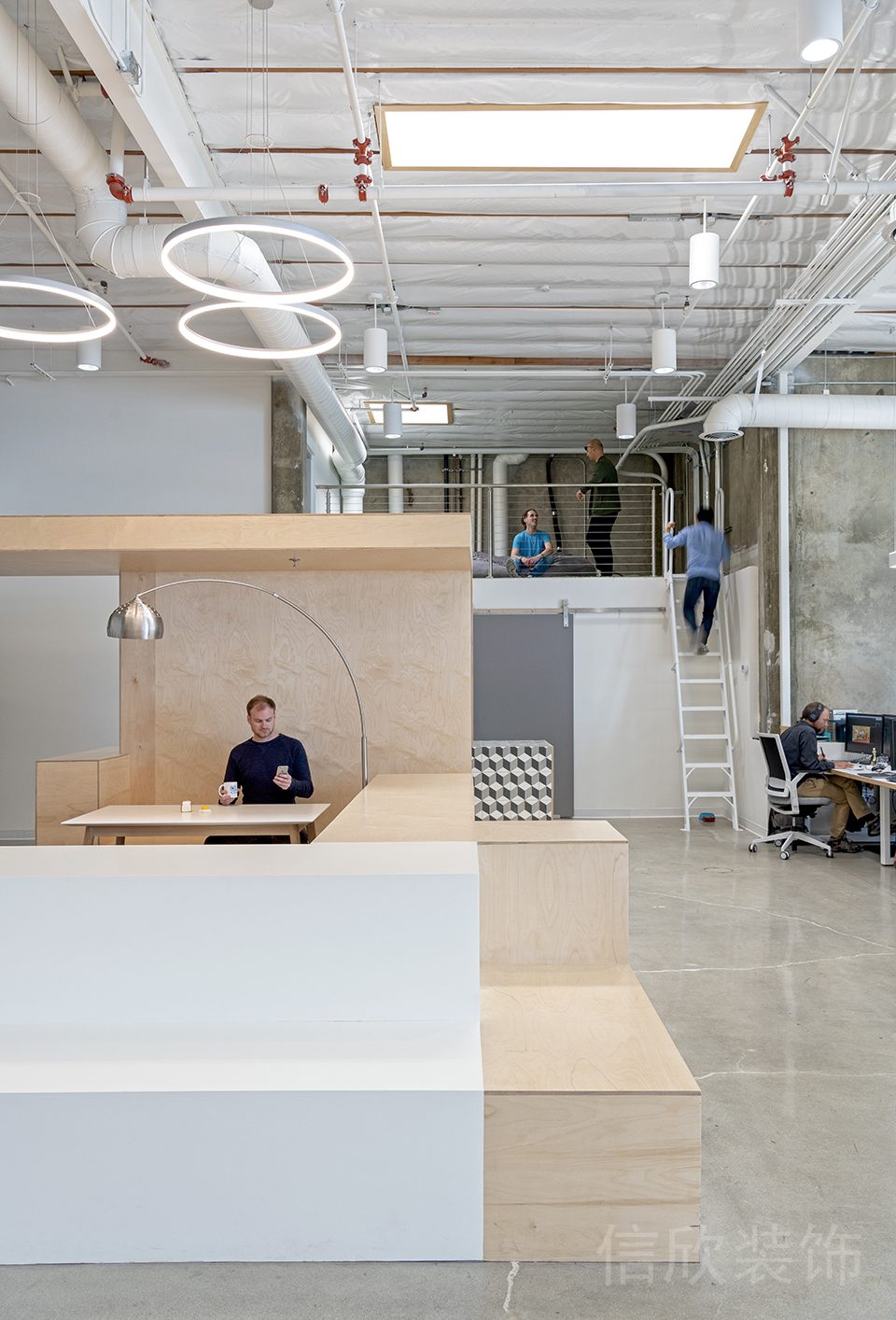 工業(yè)風裝修辦公室階梯式木飾面大理石瓷磚效果