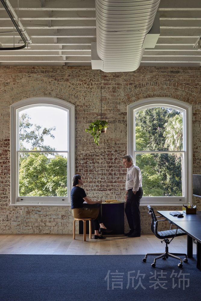 紅色方形瓷磚墻體鋪貼設(shè)計圖辦公室復(fù)古走廊設(shè)計