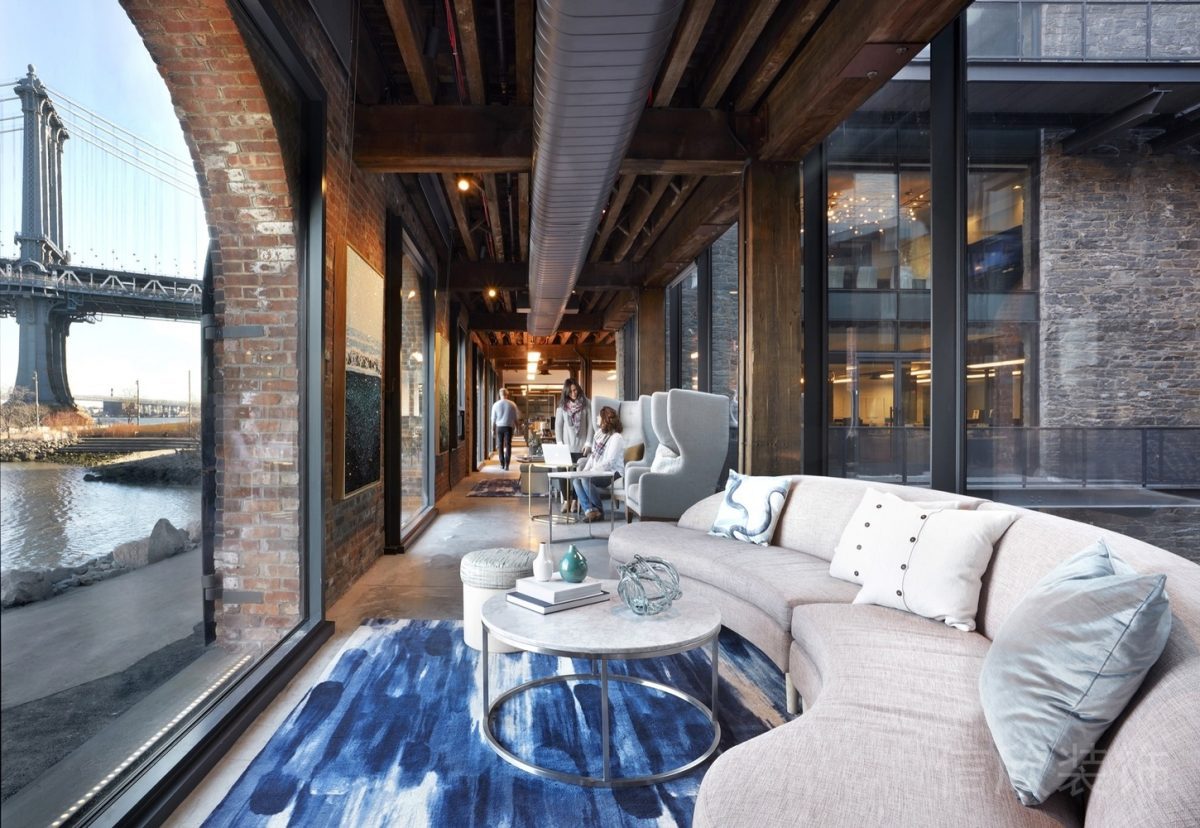 弧線布藝沙發裝修工業風紅磚復古設計辦公室休息區直線式裝修