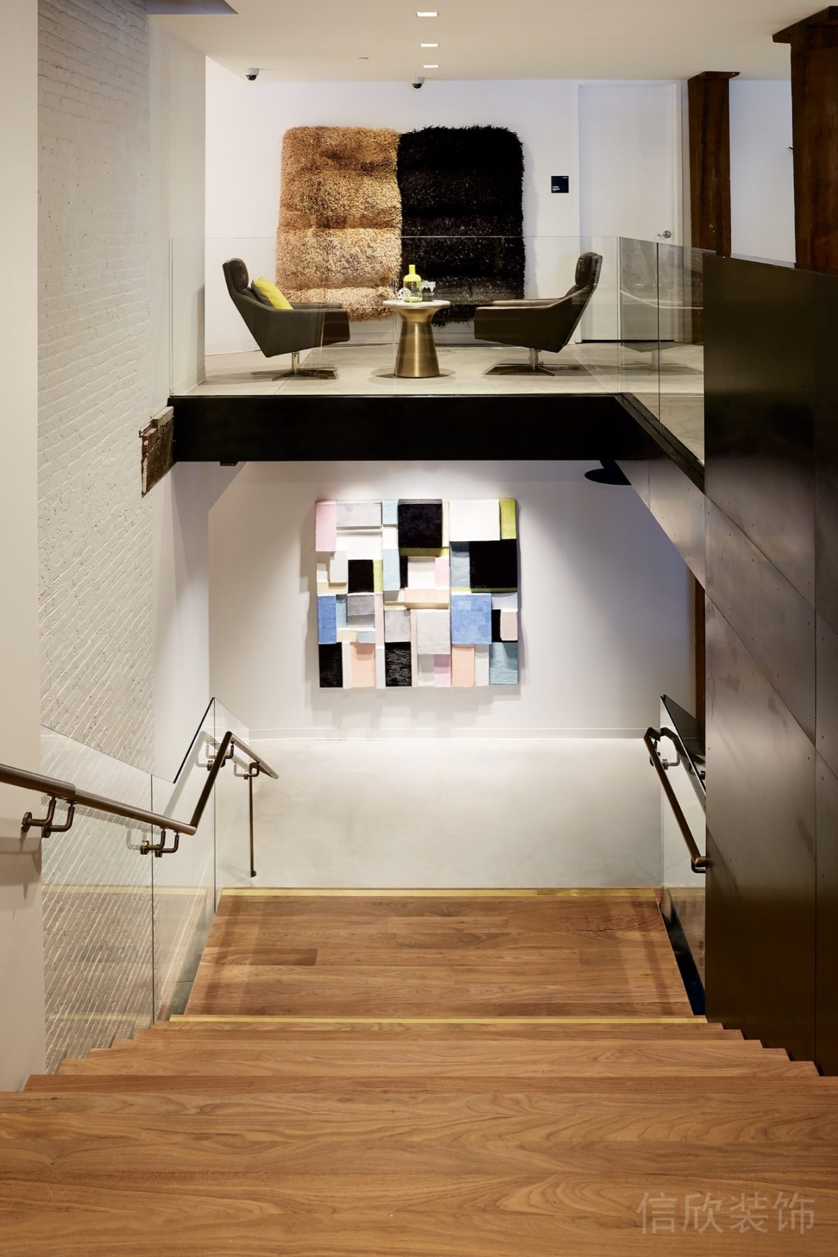 階梯式裝修大廳過道效果木飾面辦公室木質(zhì)扶手效果設計