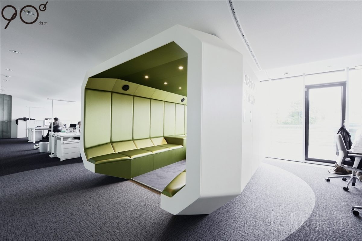 綠色休息區開放式辦公室裝修圖