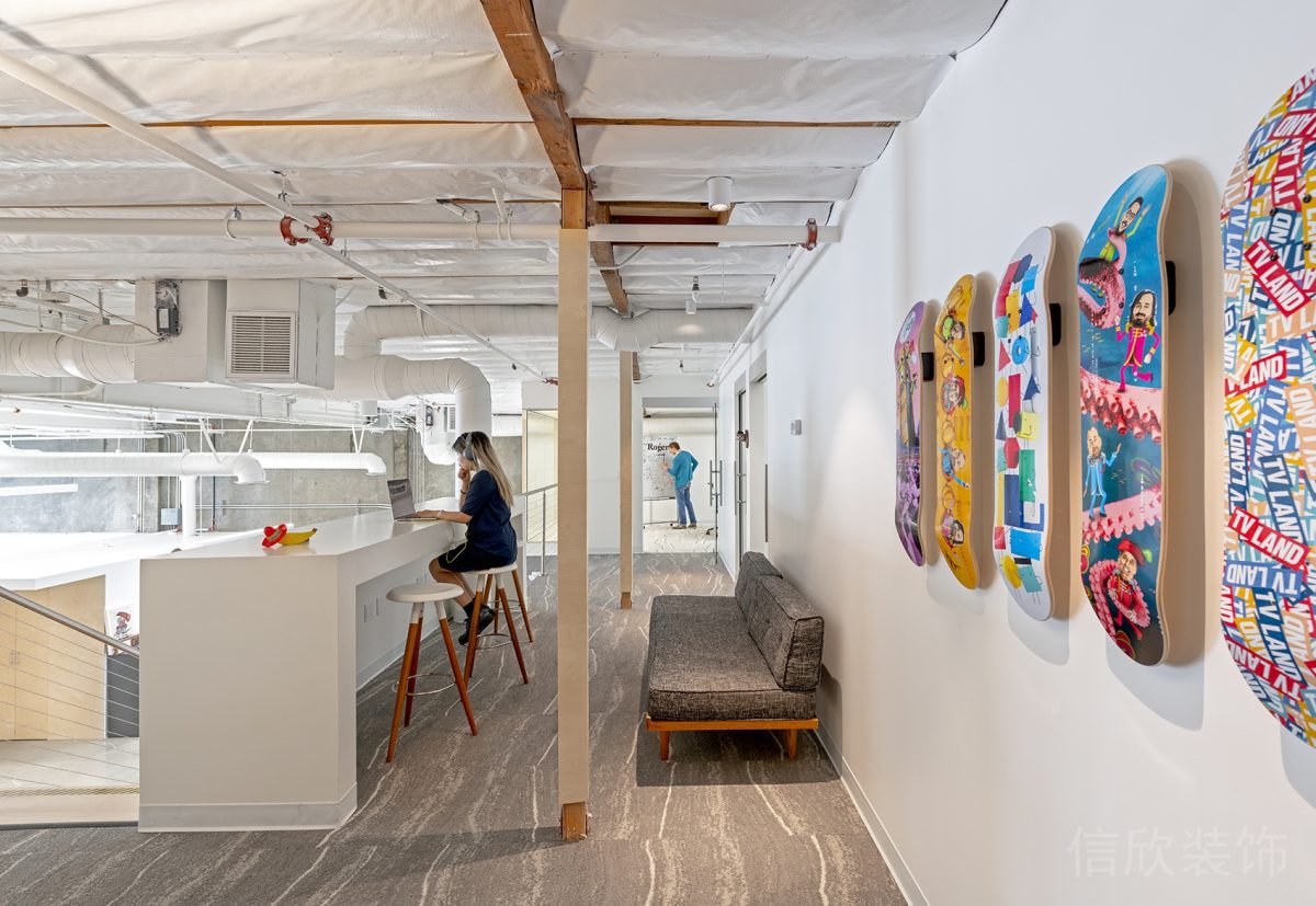 美式裝修設計白色長桌地毯辦公室走廊設計圖休息區(qū)