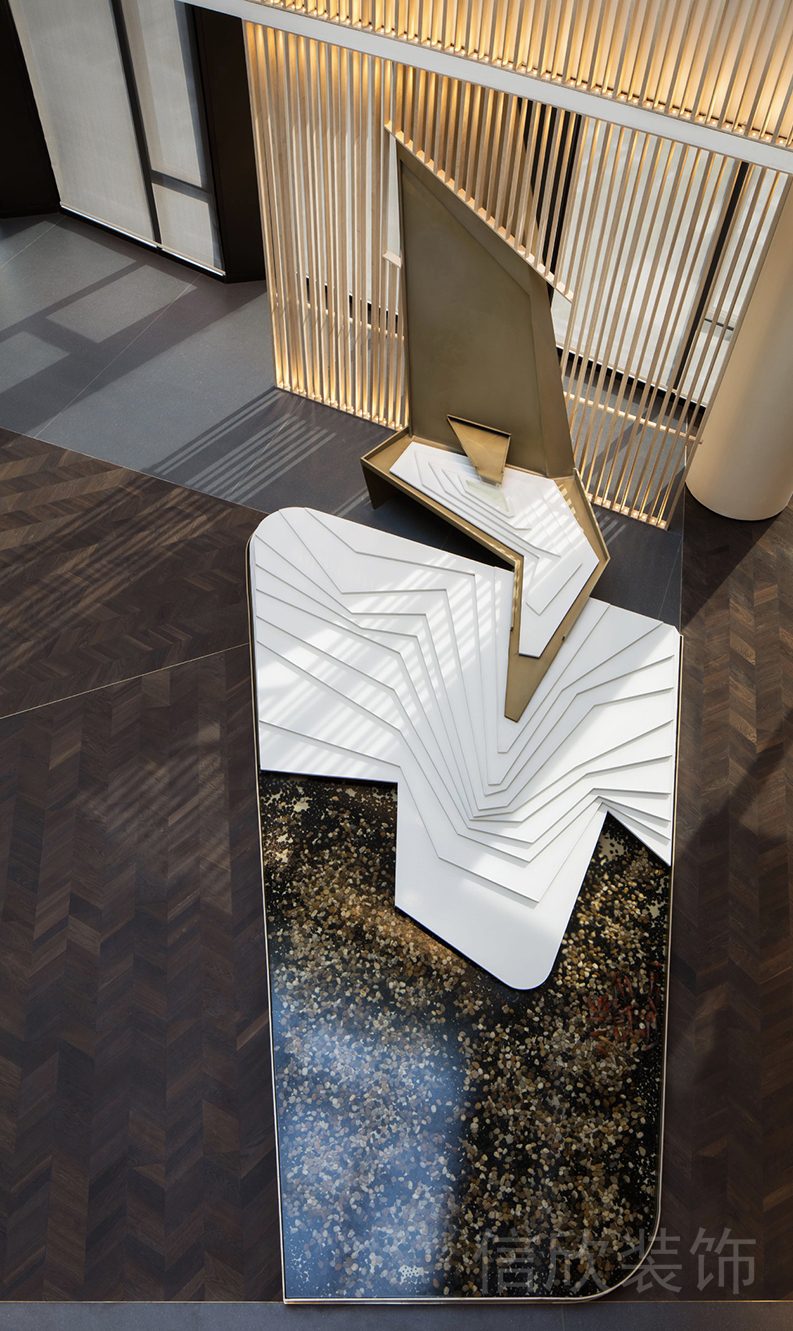 木質(zhì)地板裝修瓷磚效果圖白色大廳條紋鏤空隔斷設計