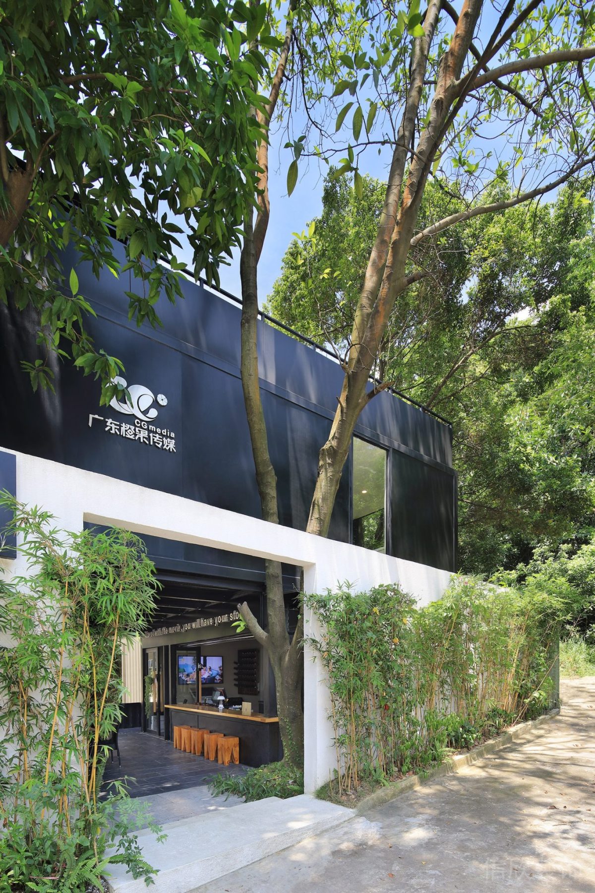 深圳綠化設計大廳設計門框黑白色調(diào)效果