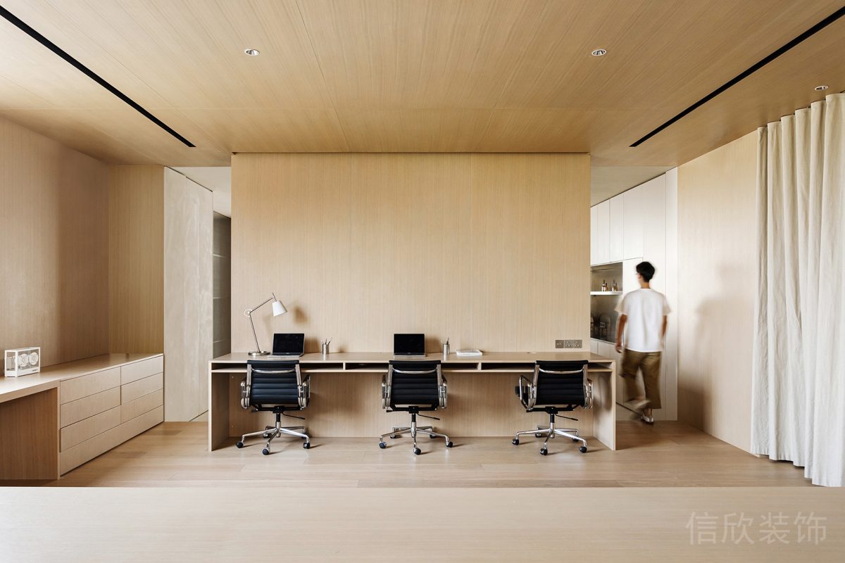 原木天花板桌板置物柜設(shè)計全屋定制天花板內(nèi)嵌式燈帶設(shè)計辦公室裝修設(shè)計圖