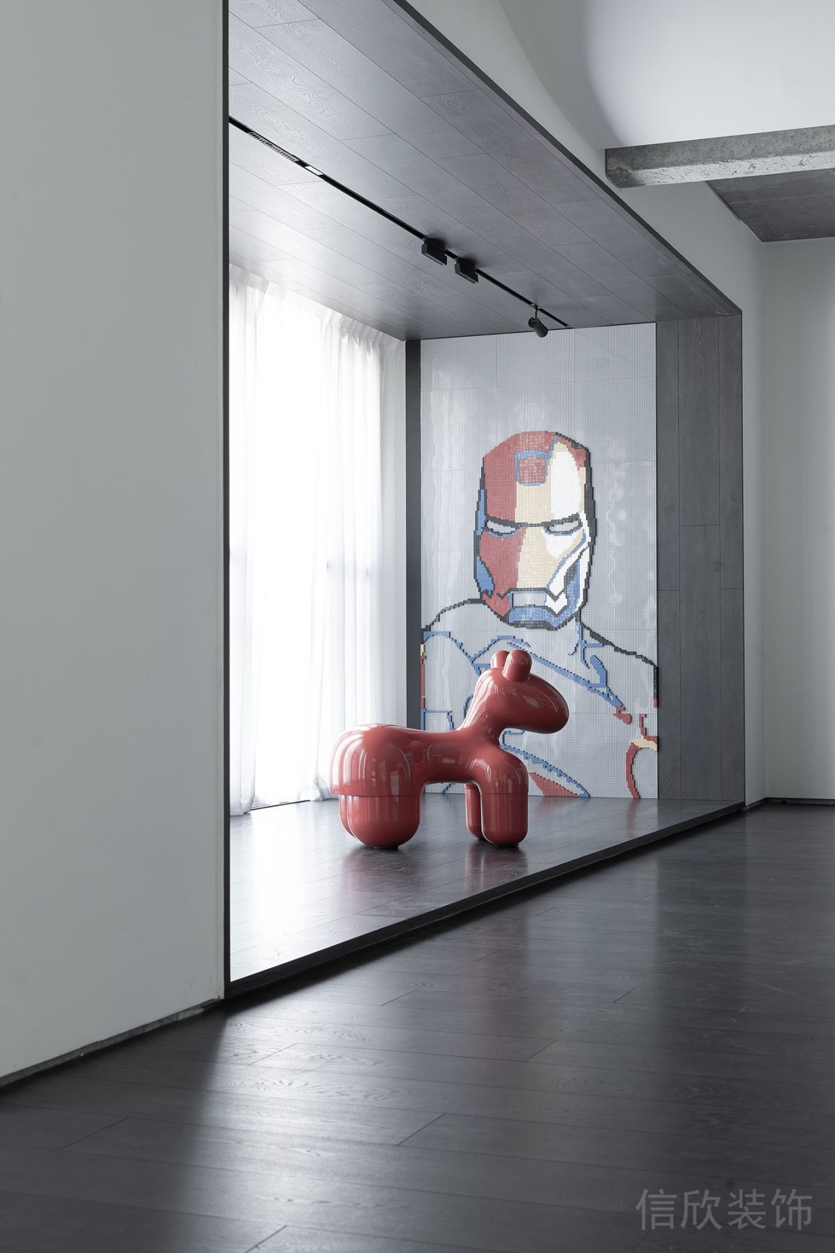 地臺裝修深色木飾面卡通辦公室休息區射燈效果墻體裝飾