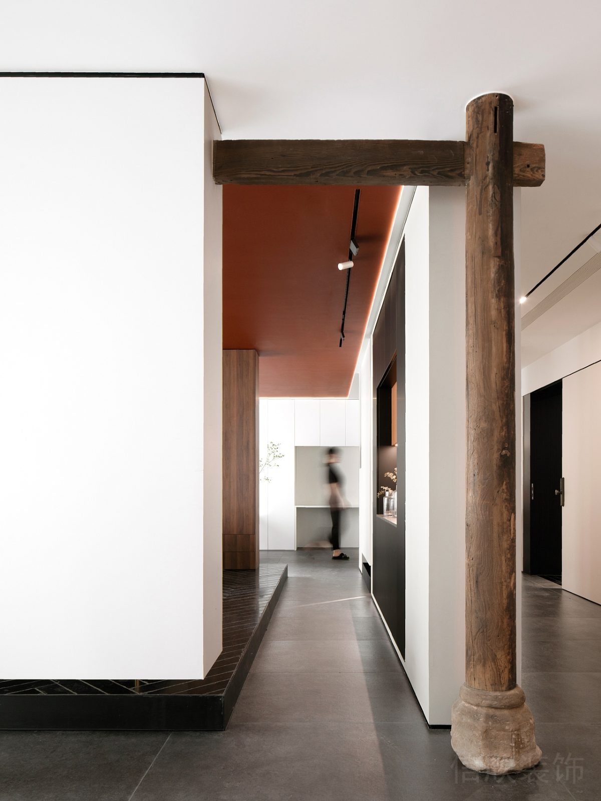 中央空調(diào)設(shè)計新中式風(fēng)格設(shè)計過道地臺瓷磚效果圖