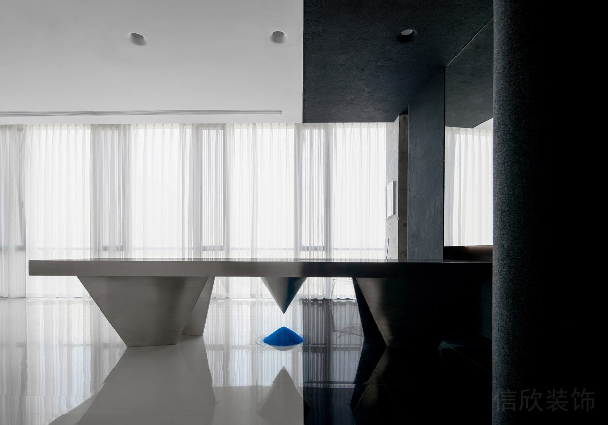 黑白色調(diào)裝修幾何效果裝修對(duì)稱式裝修辦公室遮光簾效果