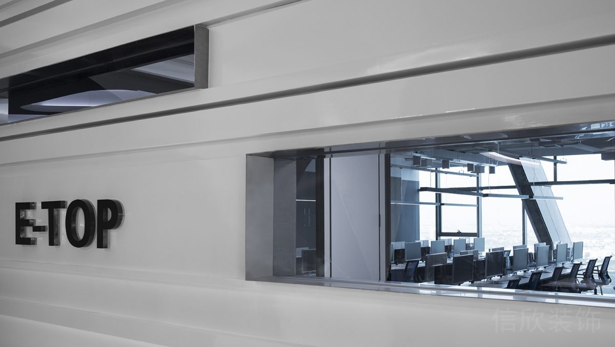 鏤空墻體隔斷藝術(shù)感工位設(shè)計(jì)深圳現(xiàn)代辦公室裝修