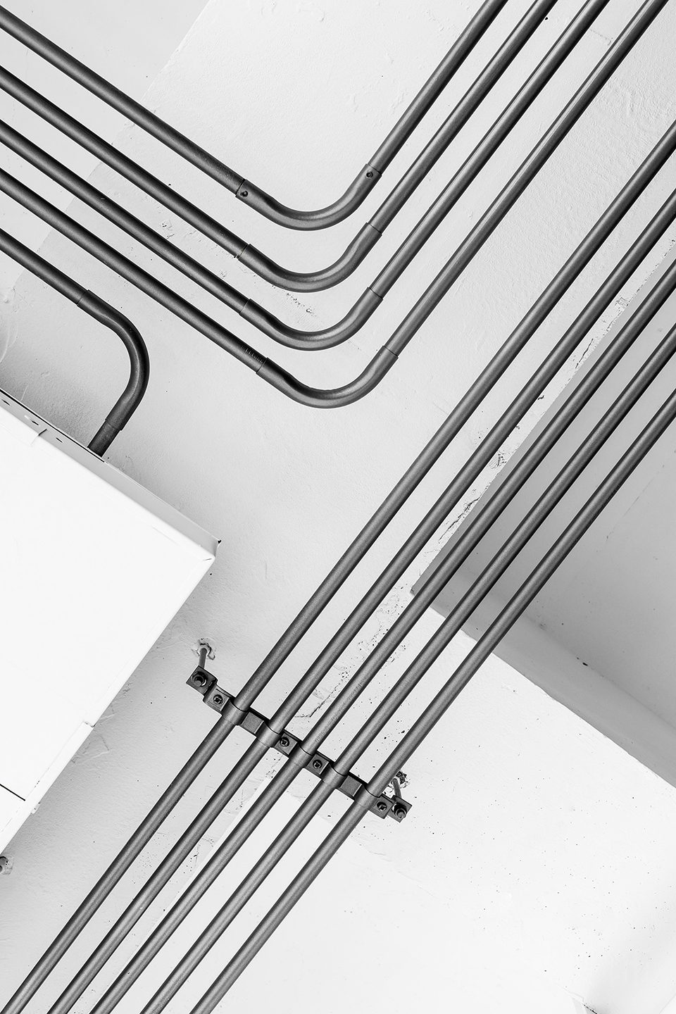 辦公室裝修設(shè)計(jì)天花金屬管道工業(yè)風(fēng)設(shè)計(jì)極簡風(fēng)細(xì)節(jié)處理裝修圖