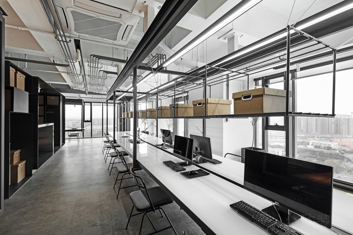 鏤空鐵質(zhì)金屬辦公室裝修過道工位設(shè)計(jì)開放式走廊裝修設(shè)計(jì)